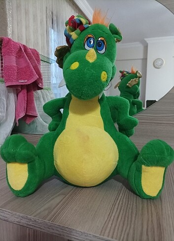 Peluş dinozor