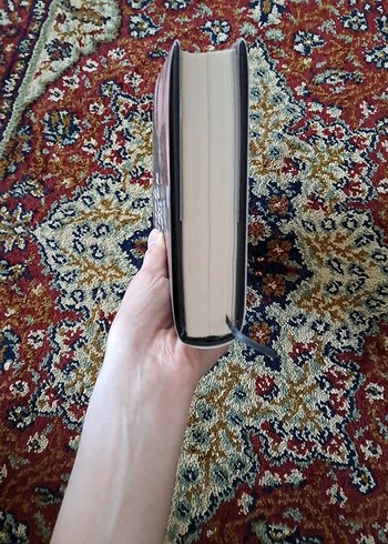 Zeynep Sey - Kimse Gerçek Değil Romanı - Görsel 8