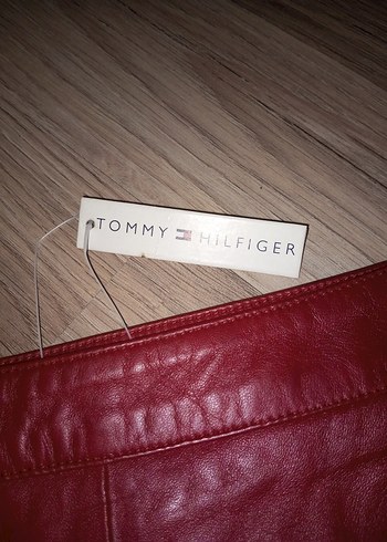 m Beden kırmızı Renk Tommy Hilfiger deri etek