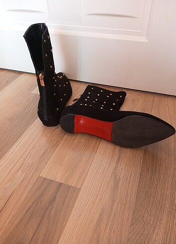 38 Beden CHRİSTİAN LOUBOUTİN