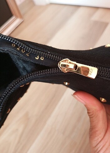 38 Beden siyah Renk CHRİSTİAN LOUBOUTİN