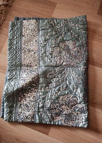 İşlemeli Parlak Gri Yatak Örtüsü - Görsel 4