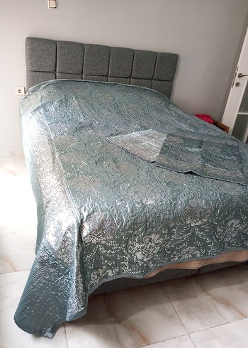 İşlemeli Parlak Gri Yatak Örtüsü - Görsel 2