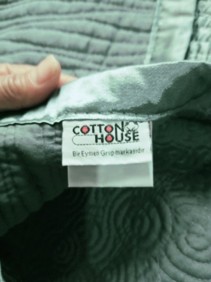 İşlemeli Parlak Gri Yatak Örtüsü - Görsel 3