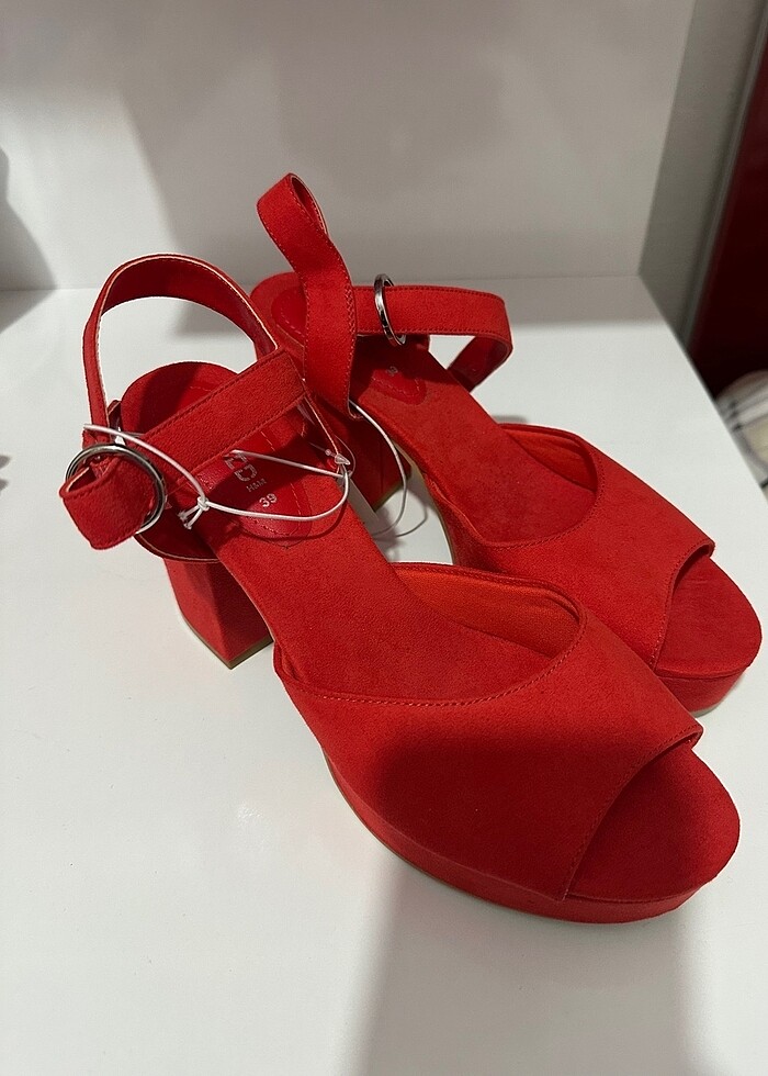 Kırmızı Topuklu Ayakkabı - Görsel 2