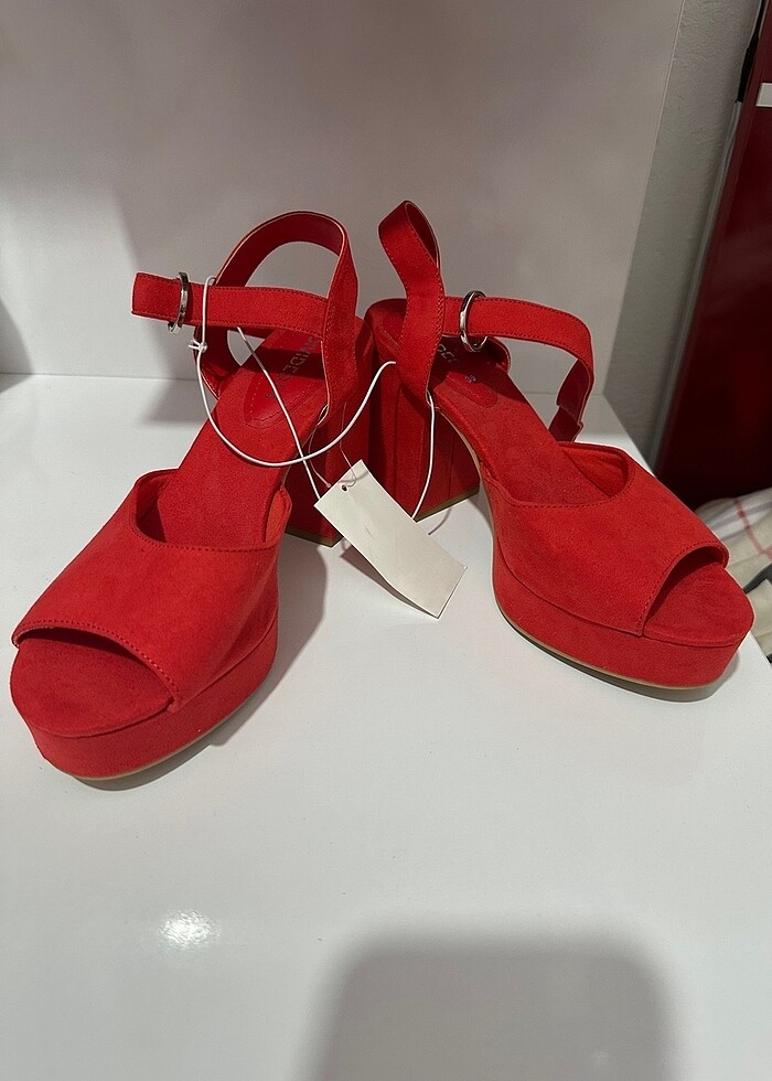 Kırmızı Topuklu Ayakkabı - Görsel 4