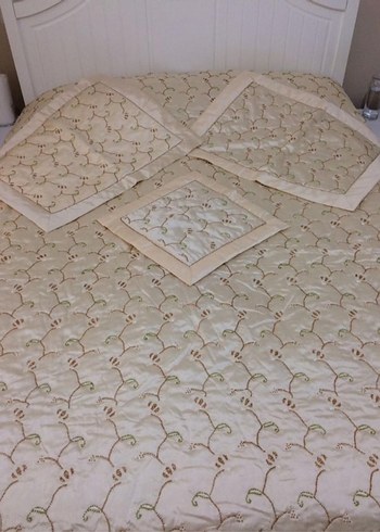 İşlemeli Yatak Örtüsü - Görsel 2