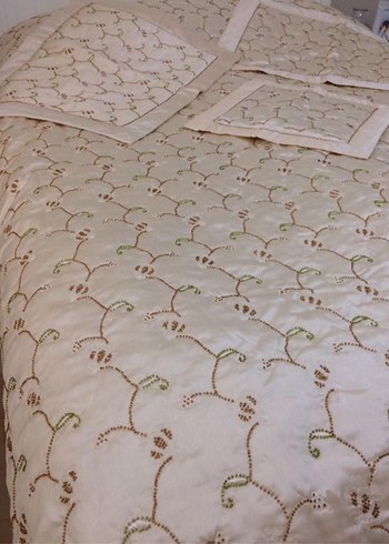 İşlemeli Yatak Örtüsü - Görsel 3