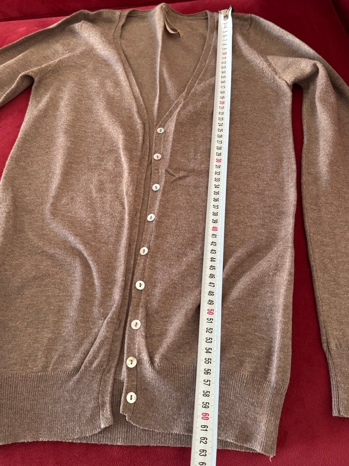 Bej V Yaka Düğmeli İnce Triko Hırka - Görsel 2