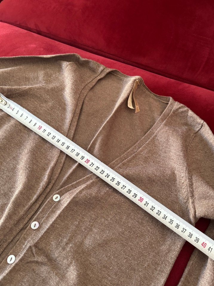 Bej V Yaka Düğmeli İnce Triko Hırka - Görsel 3