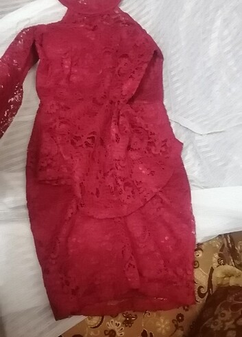 ATEŞ KIRMIZI UÇUŞLU KOLLU DANTELLİ MİNİ ABİYE ELBİSE