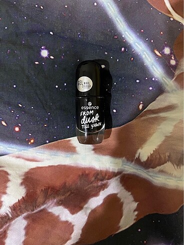 Essence Siyah Oje
