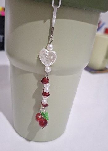 Kirazlı Beyaz Nakışlı Kadın Charm - Görsel 2