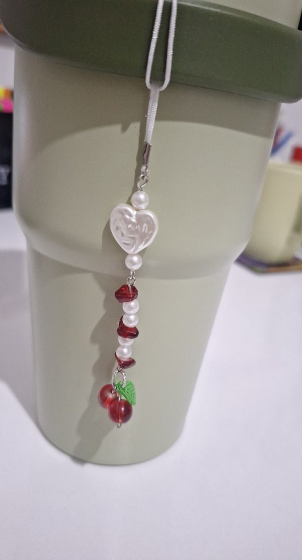 Kirazlı Beyaz Nakışlı Kadın Charm - Görsel 2