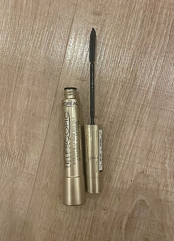 L'Oréal Paris Telescopic maskara.