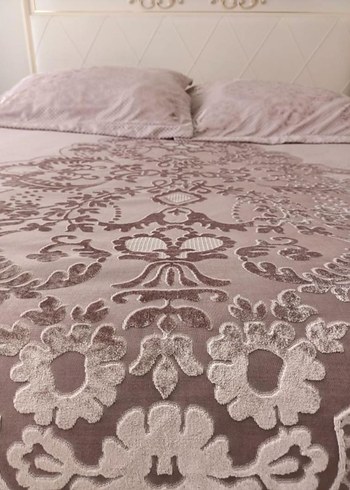 Taç marka yatak örtüsü ve 2 adet yastık kılıfı mürdüm rengi - Görsel 2