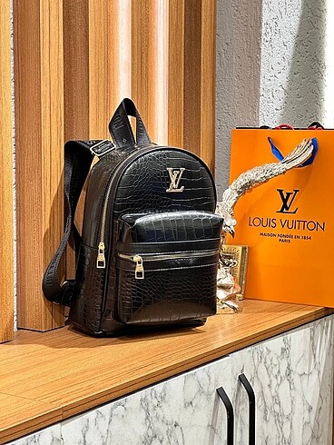 Louis vuitton sırt çantası