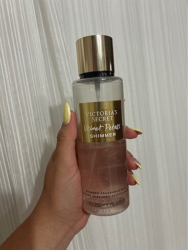 Victorias Secret Velvet Petals Vücut Spreyi