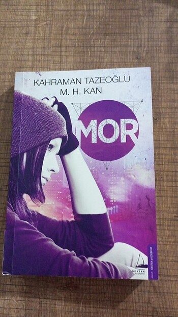 Mor (Kahraman Tazeoğlu)