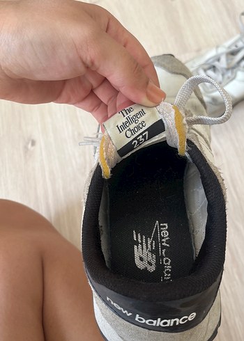 39,5 Beden gri Renk New Balance 237 Beyaz Gri Süet Detaylı Spor Ayakkabı