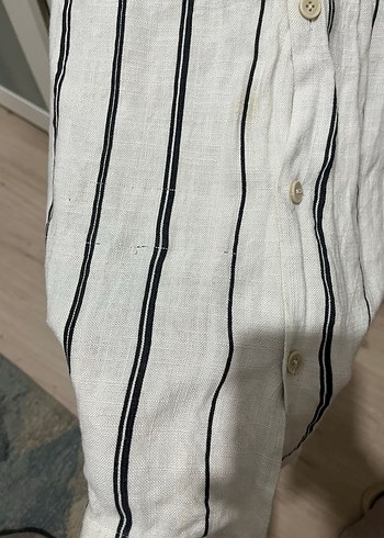 Zara Erkek Beyaz Siyah Çizgili Kısa Kollu Keten Görünümlü Gömlek