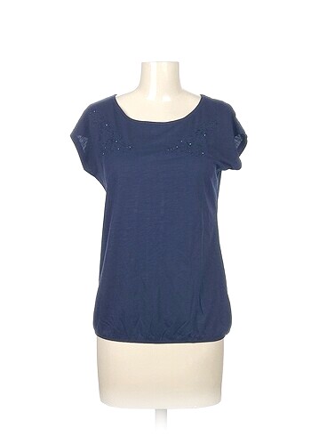 Defacto T-shirt %70 İndirimli.