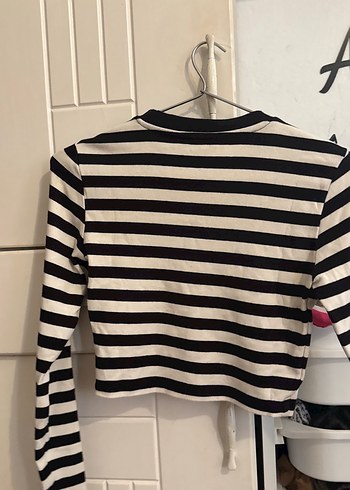 Zara Uzun Kollu Siyah Beyaz Çizgili Crop Top - Görsel 3