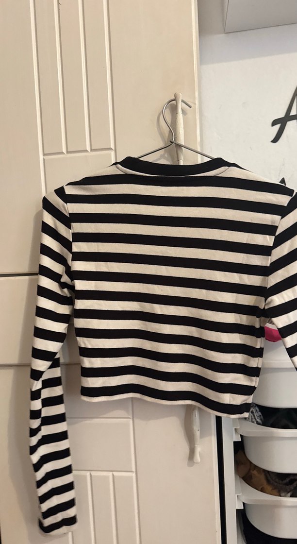Zara Uzun Kollu Siyah Beyaz Çizgili Crop Top - Görsel 3
