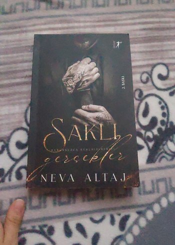 Neva Altaj - Saklı Gerçekler Romanı