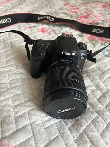 Canon 77 d fotoğraf makinesi