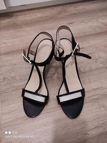 Nine West Ninewest fildişi detaylı topuklu sandalet