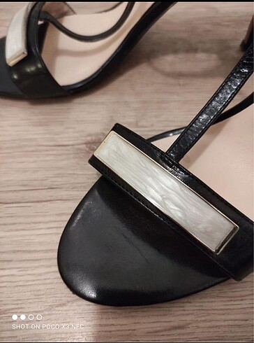40 Beden Ninewest fildişi detaylı topuklu sandalet