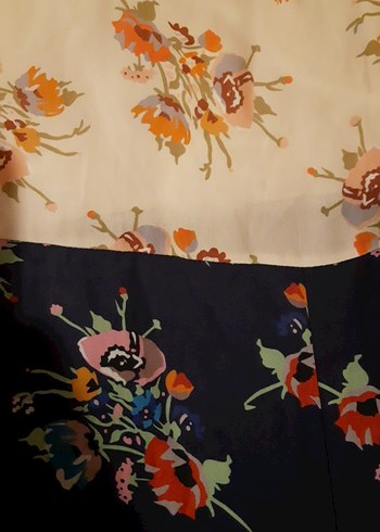 cicekli iki desenden oluşan şık elbise - Görsel 3