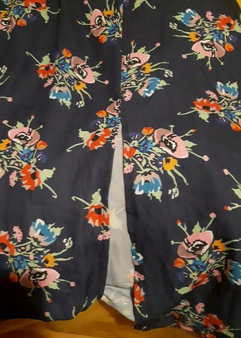 cicekli iki desenden oluşan şık elbise - Görsel 2