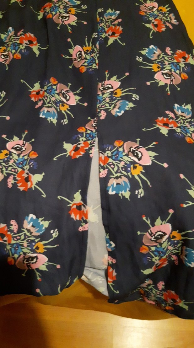 cicekli iki desenden oluşan şık elbise - Görsel 2