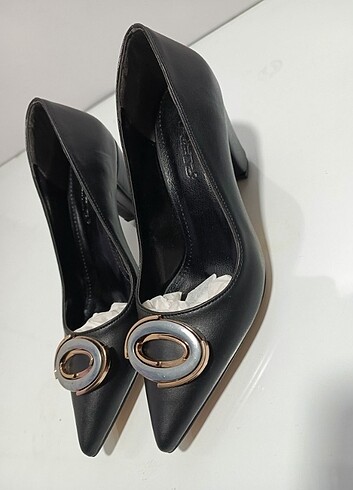 Oval toka