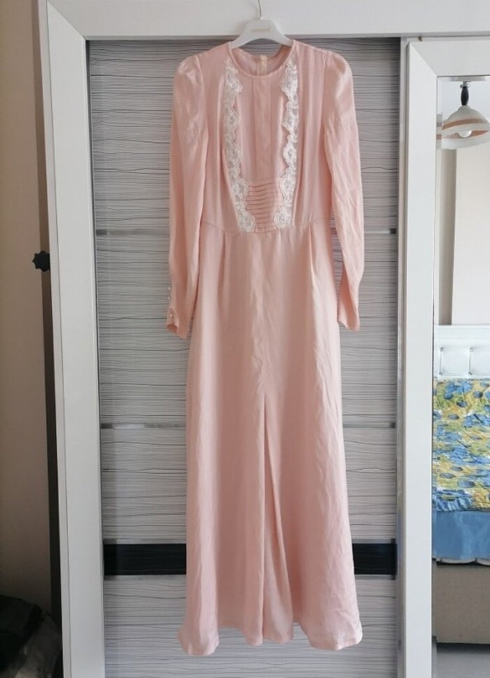 Dantel Detaylı Uzun Pudra Vintage Elbise - Görsel 2