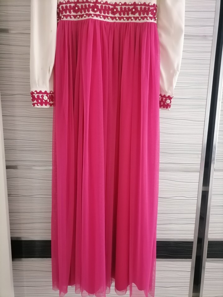 Pembe Nakışlı Uzun Elbise - Görsel 3