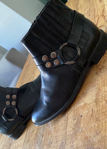 Siyah Deri Tokalı Biker Kadın Botları - Görsel 7