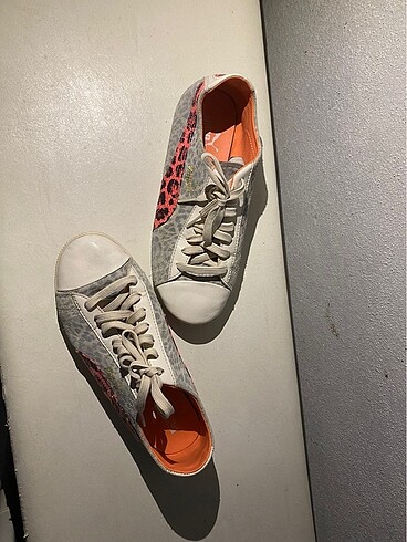 37,5 Beden gri Renk Puma spor ayakkabı