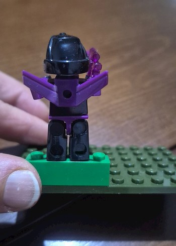 Mor ve Siyah Lego Figürü - Görsel 3