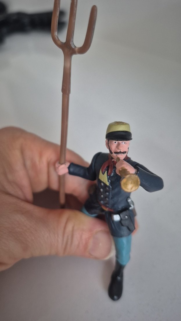 Kara Renkli Camel Aksiyon Figürü - Görsel 2