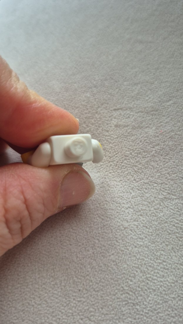 Yeşil Şapkalı Lego Figürü - Görsel 3