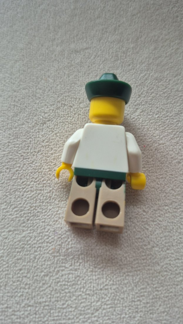 Yeşil Şapkalı Lego Figürü - Görsel 2