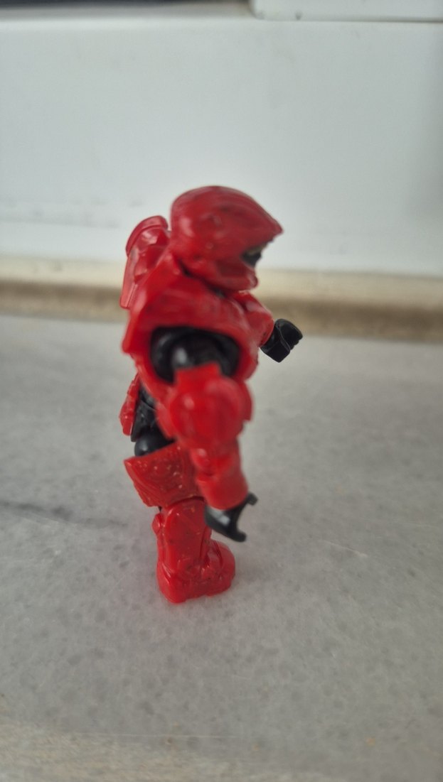 Kırmızı Renkli Aksiyon Figürü - Görsel 3