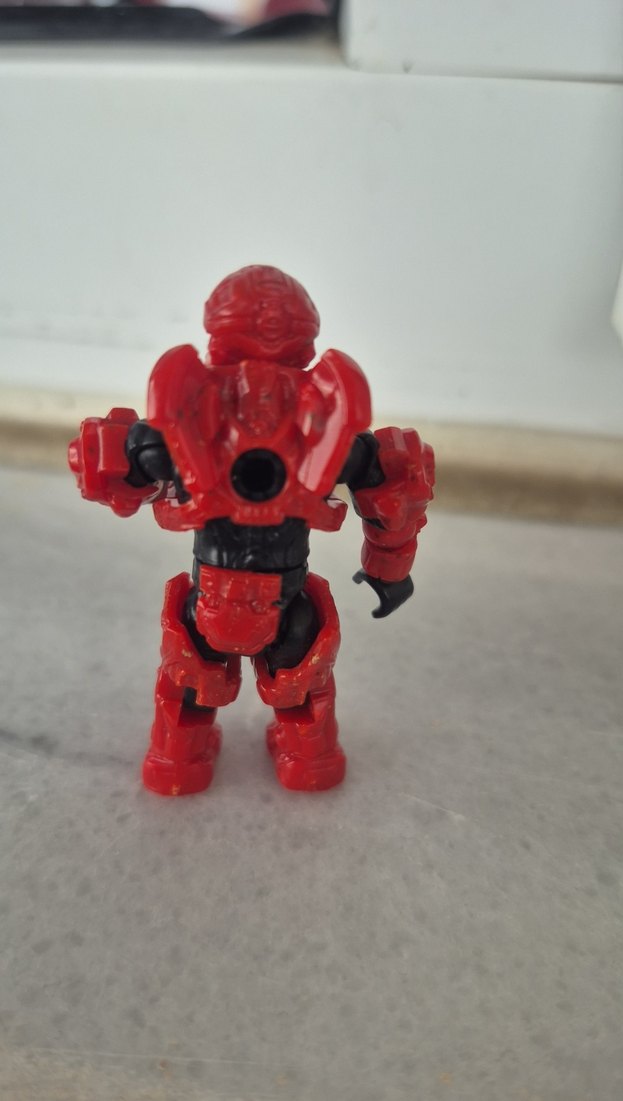 Kırmızı Renkli Aksiyon Figürü - Görsel 2