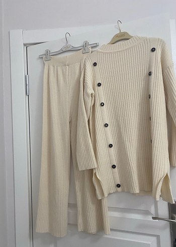 Düğmeli Beyaz Uzun Kollu Triko pantolon takımı - Görsel 2