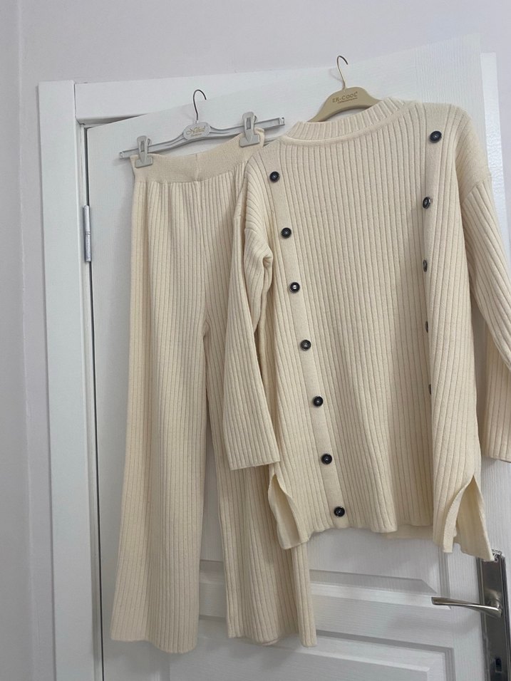 Düğmeli Beyaz Uzun Kollu Triko pantolon takımı - Görsel 2