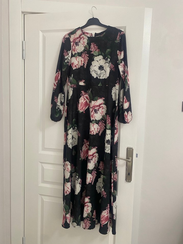 Çiçek Desenli Uzun Kadın Elbise - Görsel 2