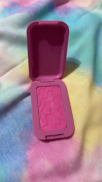  Beden Nyx buttermelt